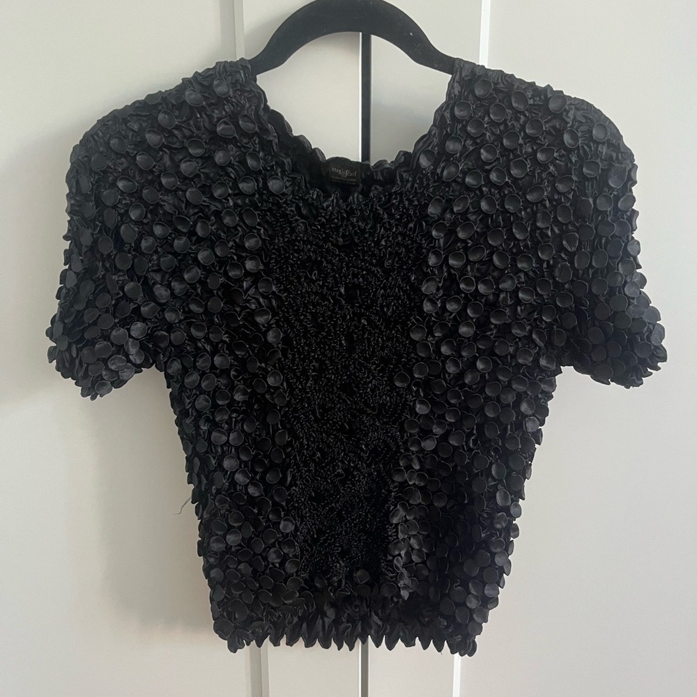 Black scrunch top